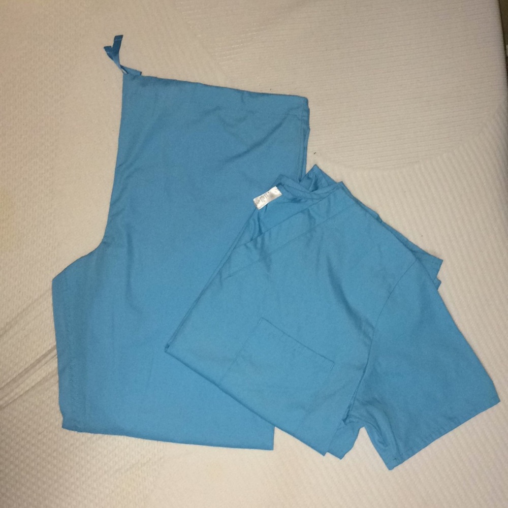 Scrub set